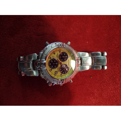 60C - AN ACCURIST DIVERS 100M CHRONOGRAPH QUARTZ WATCH , LUMINOUS YELLOW DIAL WITH BLACK SUBSIDIARY DIALS.... 