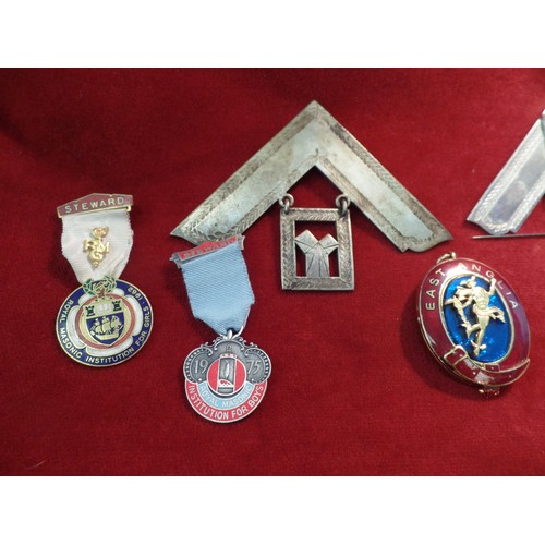 90 - GOOD COLLECTION OF MASONIC & ROYAL BENEVOLENT MASONIC INSTITUTION JEWELS & MEDALS. INCLUDES TWO CRAF... 