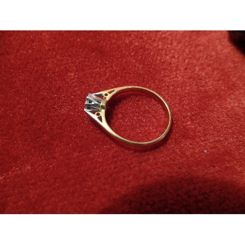 72E - 18ct GOLD AND DIAMOND ENGAGEMENT RING GOOD SIZE STONE WEIGHT 2.10gr SIZE M