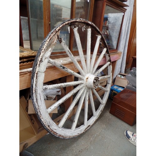 400 - LARGE ENGLISH CARTWHEEL WITH 15 SPOKES, STEEL TYRE WITH RUBBER OUTER TYRE - 120CM DIA - SEE PHOTOS F... 