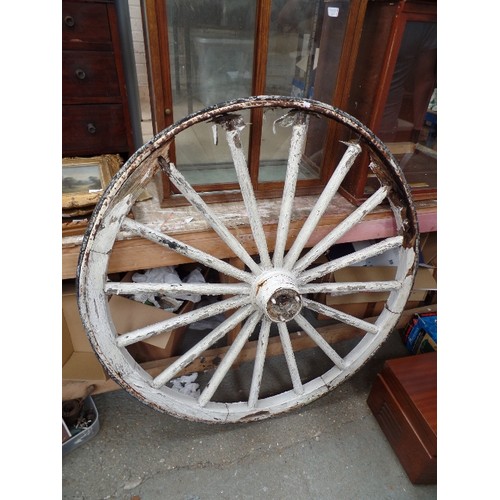 400 - LARGE ENGLISH CARTWHEEL WITH 15 SPOKES, STEEL TYRE WITH RUBBER OUTER TYRE - 120CM DIA - SEE PHOTOS F... 