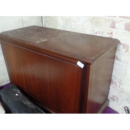 201 - POLISHED MAHOGANY BLANKET-BOX. HINGED LID. APPEARS VGC.