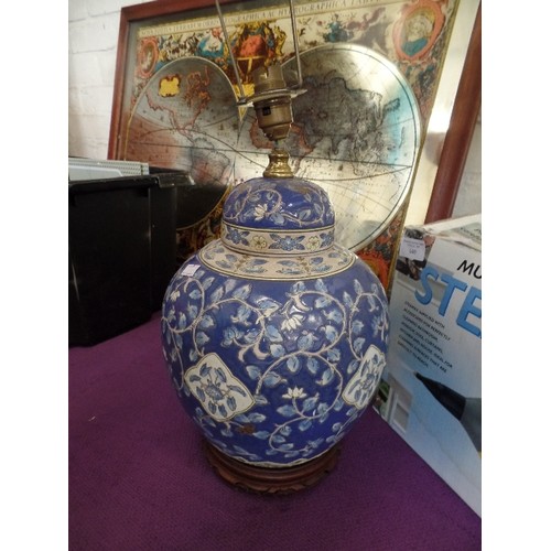 237 - LARGE 'GINGER JAR' SHAPED TABLE LAMP BASE. BLUE & SAND. WOODEN BASE.