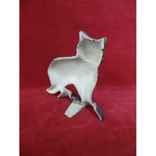 79 - SMALL CAST IRON CAT DOORSTOP. PAINTED.