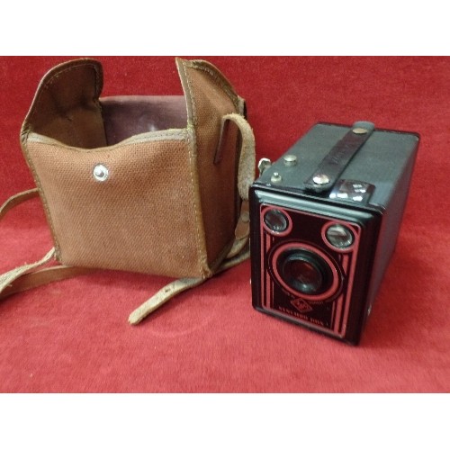 106 - VINTAGE ZENIT -E CAMERA, ALSO AN AGFA SYNCHRO BOX. BOTH WITH CASES.