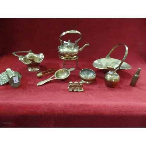 113 - COLLECTION OF VINTAGE BRASSWARE. INC TINY 'HEAR NO EVIL' ETC MONKEYS, SUGAR NIPS, DISHES ETC.