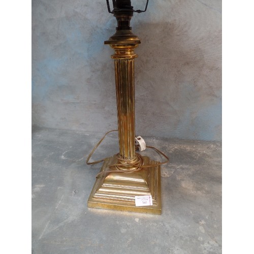 348 - AN ANTIQUE CORINTHIAN COLUMN BRASS TABLE LAMP, POSSIBLY AN EARLY CONVERSION OF AN OIL LAMP - THE WEI... 