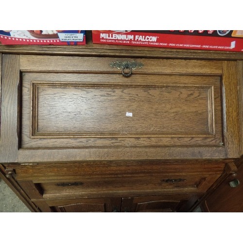 385 - VINTAGE OAK BUREAU/DESK WITH 1 DRAWER AND CUPBOARD