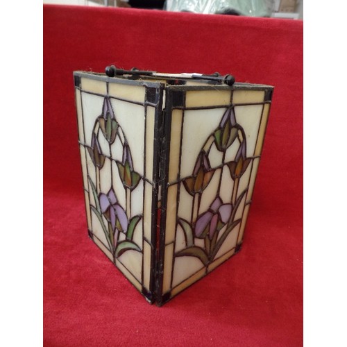 184 - TIFFANY STYLE SQUARE LANTERN. FLOWER DESIGN.