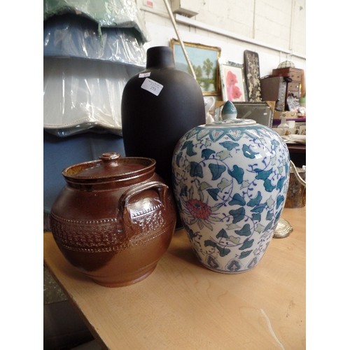 273 - TALL MATT BLACK VASE, A CHINESE GINGER JAR, AND AN EARTHENWARE LIDDED CROCK.