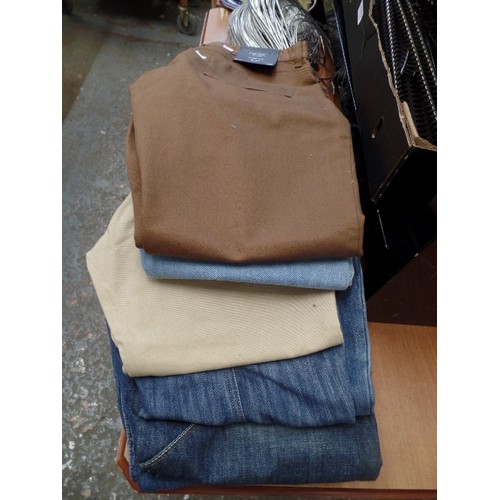 334 - 8 X PAIRS OF MENS JEANS. NEW/WITH TAGS. SIZE 36. BLUE DENIMN, PALE DENIMN, BLACK DENIMN, CREAM, COFF... 