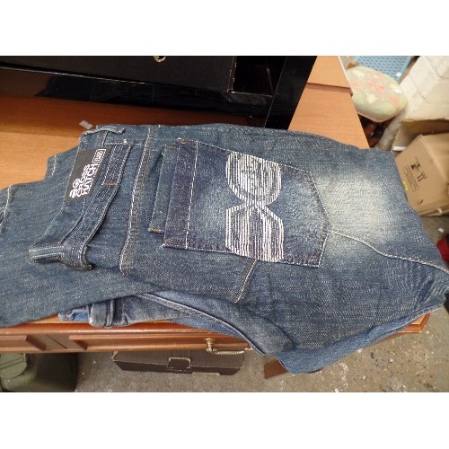 334 - 8 X PAIRS OF MENS JEANS. NEW/WITH TAGS. SIZE 36. BLUE DENIMN, PALE DENIMN, BLACK DENIMN, CREAM, COFF... 