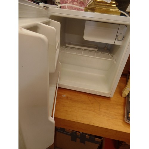 347 - SMALL COUNTER TOP LEC A+ FRIDGE.