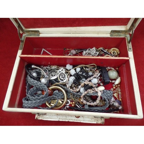 352 - COSTUME JEWELLERY IN A JEWELLERY BOX.