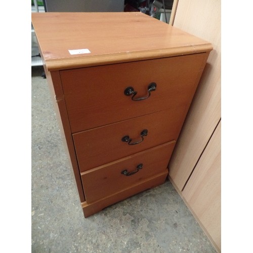 481 - WOOD EFFECT 3 DRAWER CHEST