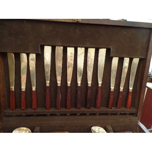 379 - BRONZE CANTEEN OF CUTLERY. WOODEN HANDLES. MADE IN THAILAND. WOODEN CASE.