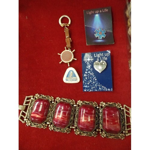 404 - BOX OF ODDS & ENDS. INC KEYRINGS, BEATIX POTTER ENAMEL BROOCH, PIN BADGES, JEWELLERY, MAGNETIC COMPA... 