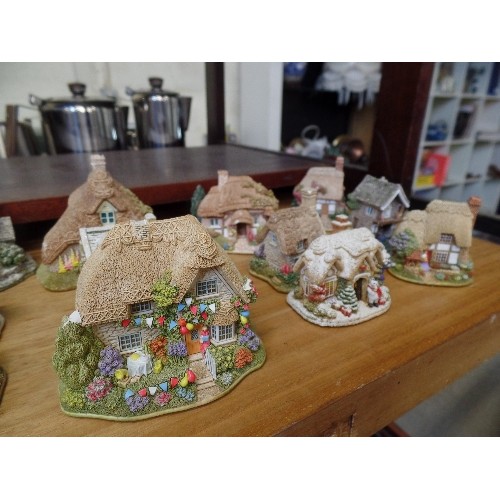 430 - 21 X LILLIPUT LANE COTTAGES/BUILDNGS. INCLUDES PINEAPPLE HOUSE, THE CHRISTMAS PRESENT, AND GOLD TOP.