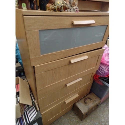 461 - CONTEMPORARY BEECH EFFECT 4 DRAWER CHEST AND BEDSIDE CABINET. WITH FROSTED GLASS EFFECT.