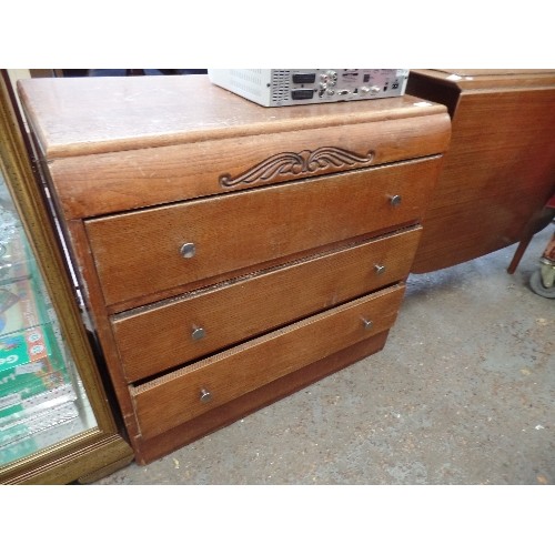 546 - VINTAGE 1950'S OAK VENEER 3 DRAWER CHEST.