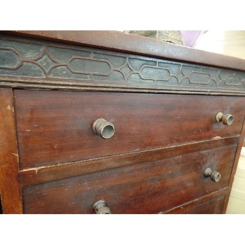 119 - SMALL VINTAGE 3 DRAWER CHEST. 61CM W