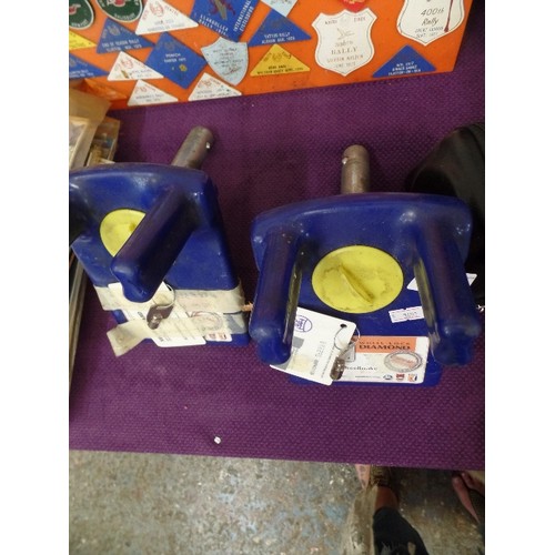 129 - PAIR OF CARAVAN WHEEL LOCKS. S1704-7 WHEELBREAK. WHEEL LOCK DIAMOND. COMPLETE WITH KEY CARDS AND KEY... 