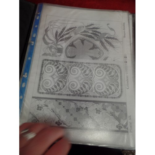 293D - A GLASS ETCHING TECHNIQUE BOOK, 2 X TEMPLATE FOLDERS FULL OF GLASS ETCHING/STAINED GLASS DESIGNS, AN... 