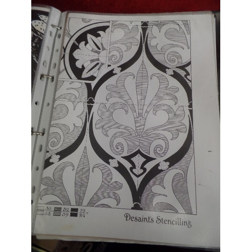 293D - A GLASS ETCHING TECHNIQUE BOOK, 2 X TEMPLATE FOLDERS FULL OF GLASS ETCHING/STAINED GLASS DESIGNS, AN... 