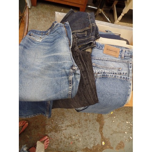 394 - 9 X PAIRS OF MENS 34 L JEANS AND CHINOS. APPEAR NEW CONDITION. BLUE, BLACK, DARK & FADED DENIMN. NAV... 