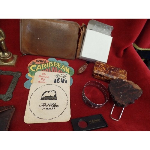 395 - BOX OF INTERSETING VINTAGE ODDMENTS. INCLUDES A TINY LEATHER BABY SHOE, JMA 'PRAY FOR JESUS' MEDALS,... 