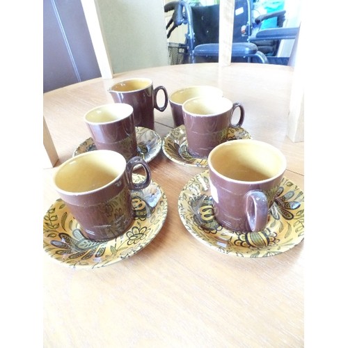 454 - RETRO-VINTAGE PART COFFEE SET. 'GOLDEN AMBER' RIDGEWAY. IRONSTONE. 4 X CUPS/SAUCERS. SUGAR & MILK. H... 