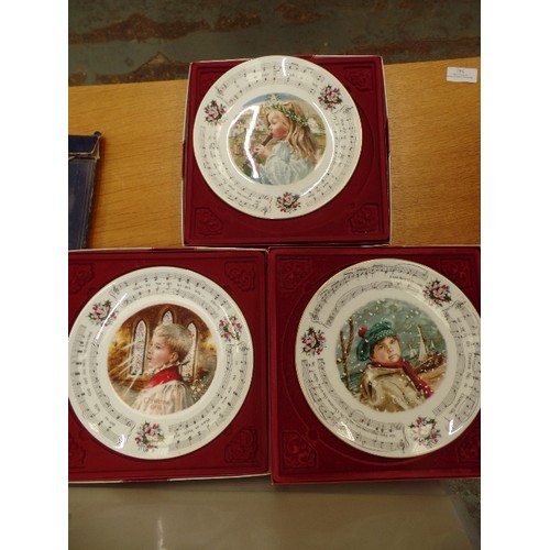 466 - 4 X VINTAGE ROYAL DOULTON CHRISTMAS CAROL PLATES. IN BOXES.