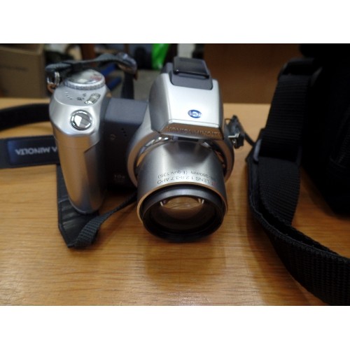 471 - KONICA MINOLTA DIMAGE Z2 VIDEO CAMERA. PROTECTIVE CASE. STRAP.