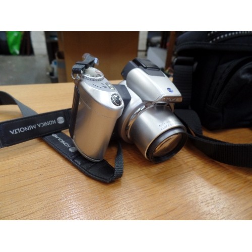 471 - KONICA MINOLTA DIMAGE Z2 VIDEO CAMERA. PROTECTIVE CASE. STRAP.