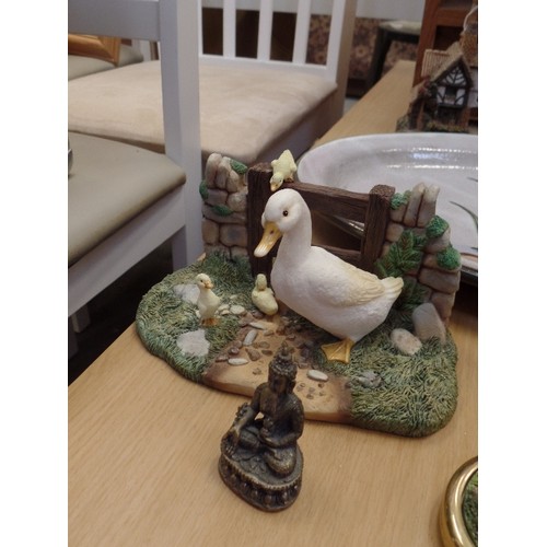 515 - LARGE OVAL POTTERY DUCK PLATE, LEONARDO COLLECTION DUCK AND DUCKLINGS FIGURE, KINGFISHERS ON BRANCH ... 