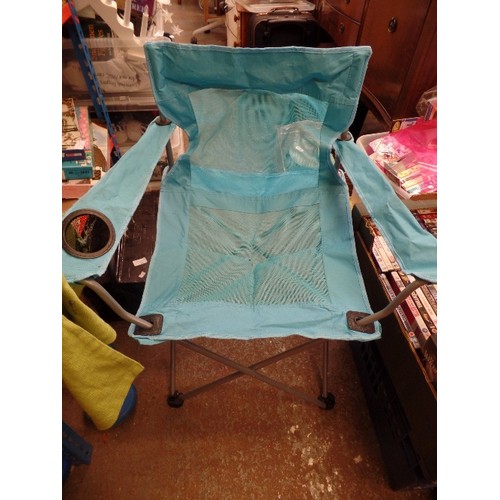 566 - FOLDING CAMPING/FISHING CHAIR IN LIGHT BLUE WITH BAG