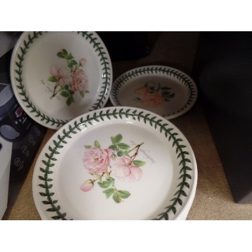 584 - 9 PORTMEIRION BOTANIC ROSES SMALL PLATES