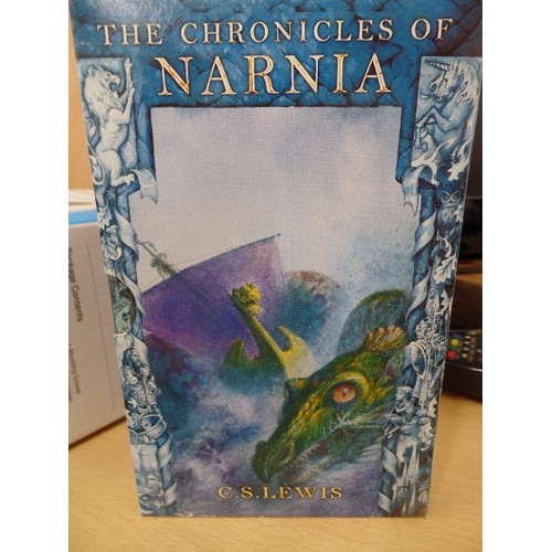 599 - C.S LEWIS THR CHRONICALS OF NARNIA BOOK SET