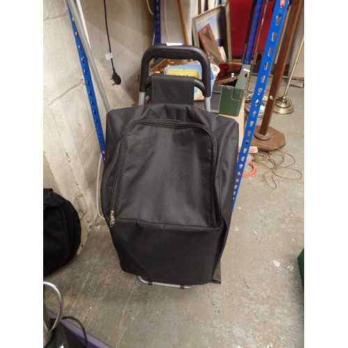 621 - 2 WHEELED INSULATED SHOPPING BAG