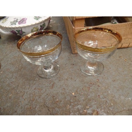 624 - SELECTION OF GOOD QUALITY GLASSES WITH GOLD DETAIL, RETRO COLOURED GLASSES, SMALL DECANTER AND GLASS... 