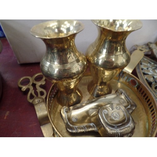 303 - COLLECTION OF VINTAGE BRASSWARE. INC HEAVY CANDLESTICK PAIR, TRIVET ETC.