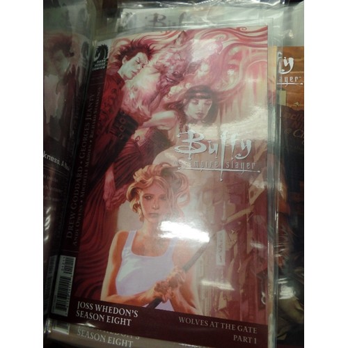 304 - BUFFY THE VAMPIRE SLAYER MAGAZINES. BY DARK HORSE COMICS. EACH IN PROTECTIVE SLEEVES.