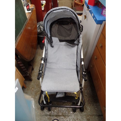 445 - PLAIN STROLLER BUGGY IN GREY. NEW WITH BOX.