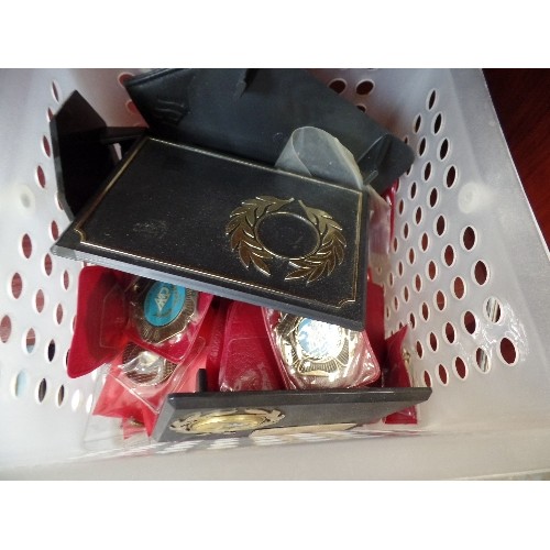 451 - SMALL PLASTIC BASKET FULL OF LITTLE AAD MEDALS IN POUCHES, ALSO SOME BALLET MAJOR TROPHIES.