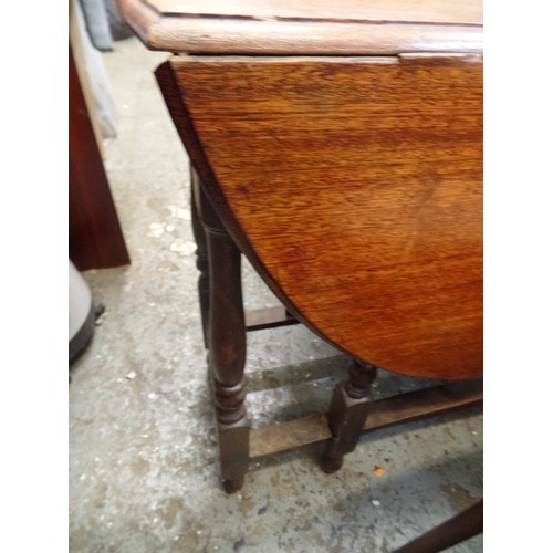 486 - VINTAGE OAK DROP-LEAF, GATE-LEG OVAL TABLE.