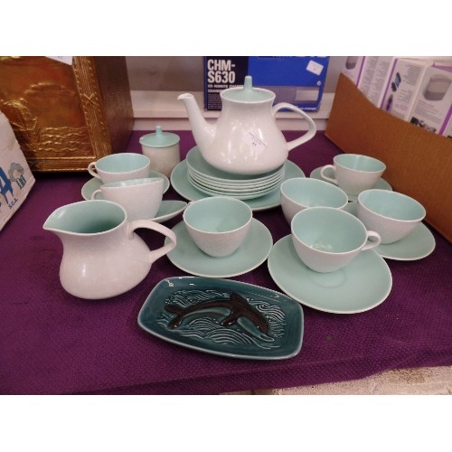 85 - VINTAGE POOLE POTTERY TEA SET. 'ICE GREEN & SILVER-GREY' TEAPOT, SUGAR, MILK, CUPS/SAUCERS. ALSO A S... 