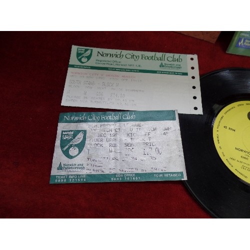 96 - NORWICH CITY LOT. INCLUDES SIGNED 45RPM RECORD 'THE CANARIES IN SONG' SUNDERLAND/NORWICH FA CUP FINA... 