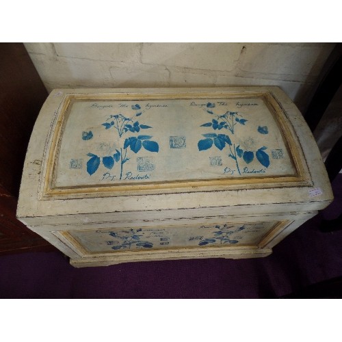 153 - DECORATIVE SHABBY CHIC WOODEN CHEST WITH ROSE DETAIL. ALSO 2 HORSES.