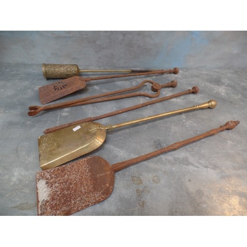 286 - 19TH CENTURY BRASS AND STEEL FIRE IRONS INCLUDING A TELESCOPIC FIRESIDE BRUSH