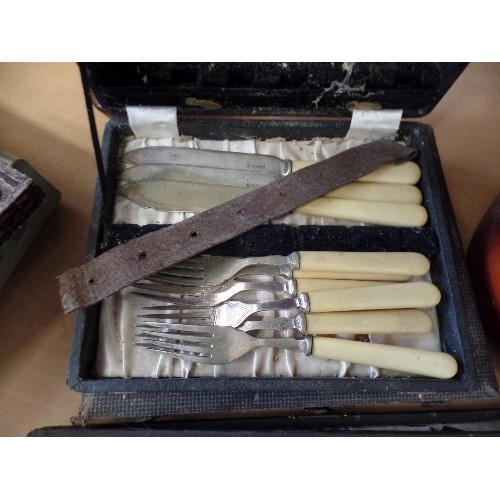 219 - 4 VINTAGE FISH CUTLERY SETS. ORIGINAL BOXES.